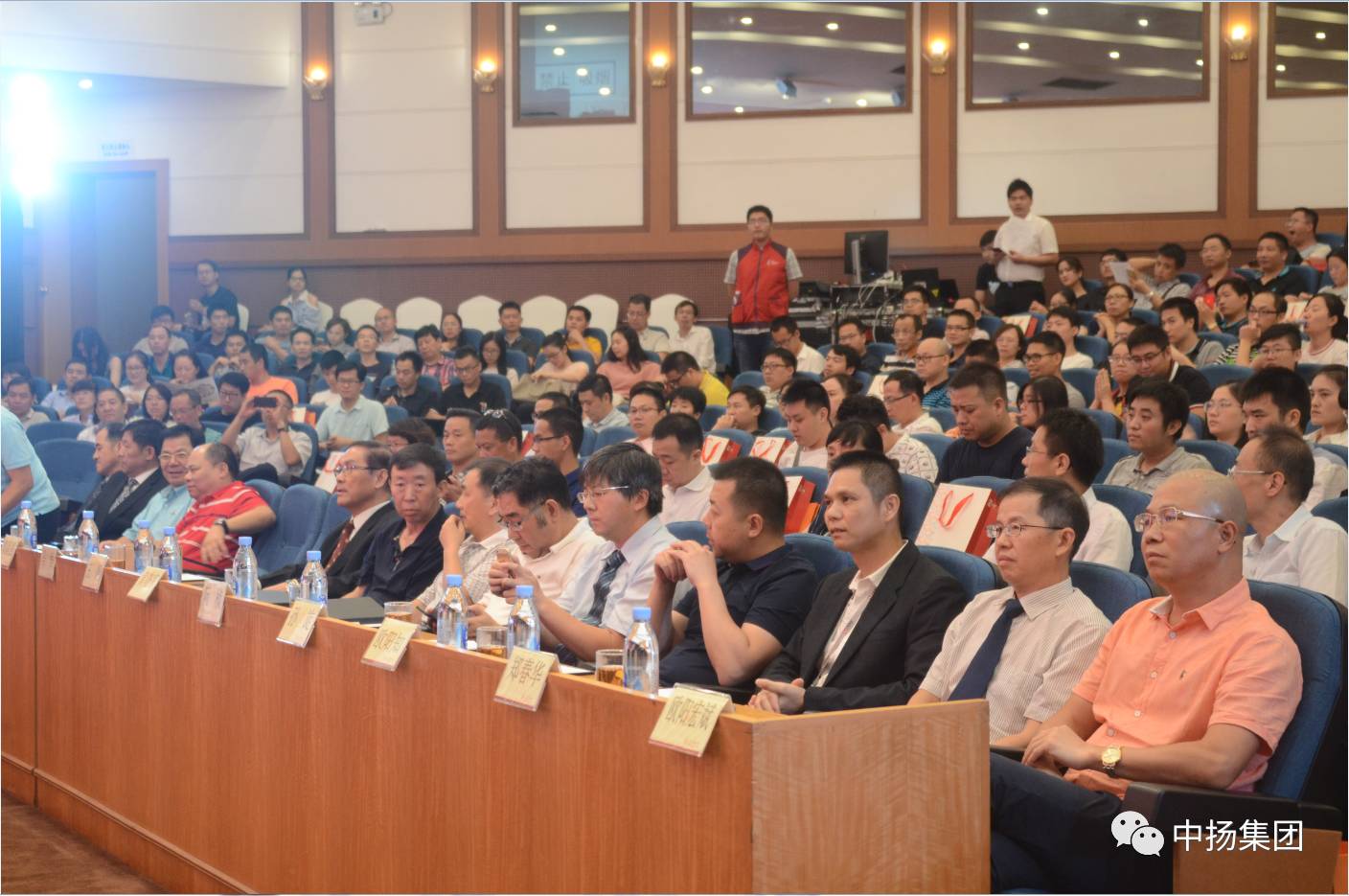 粵港澳大灣區(qū)高峰論壇會(huì)議圖.jpg